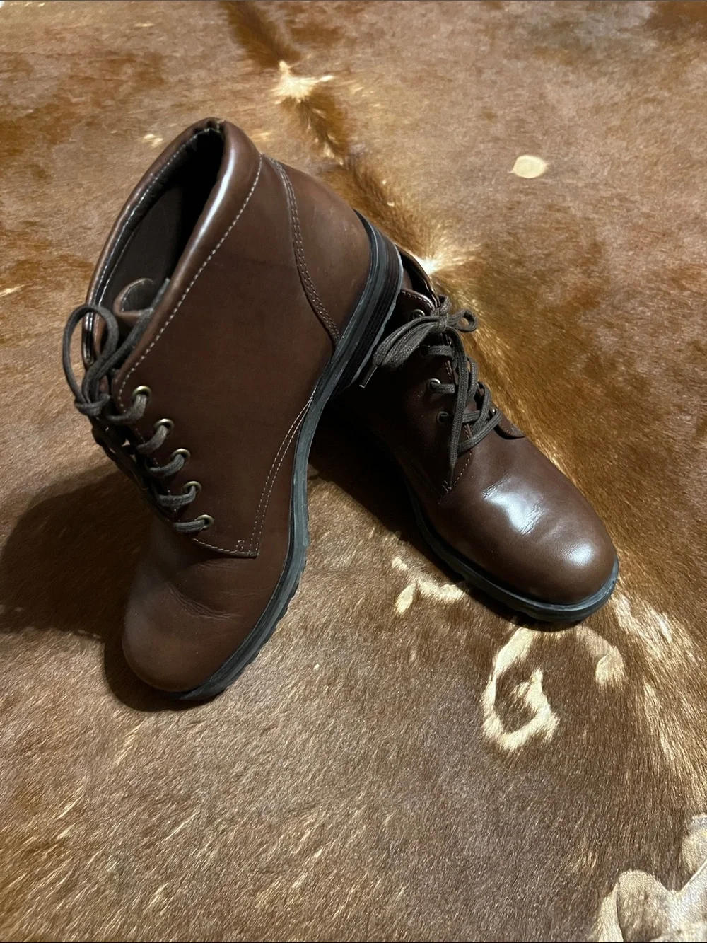 Rockport woman’s Dark Brown Leather Chukka Boots, size 7.5